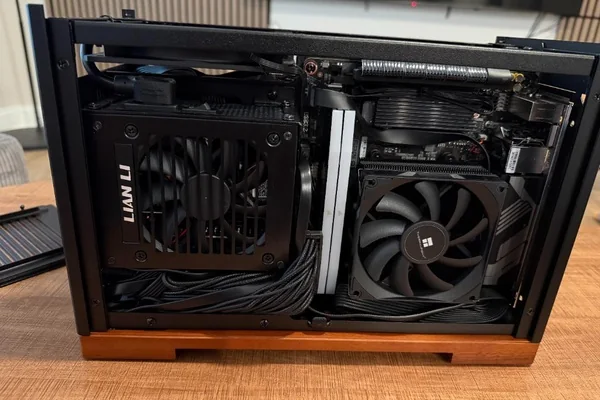 Living Room Stealth Compact Mini-ITX PC