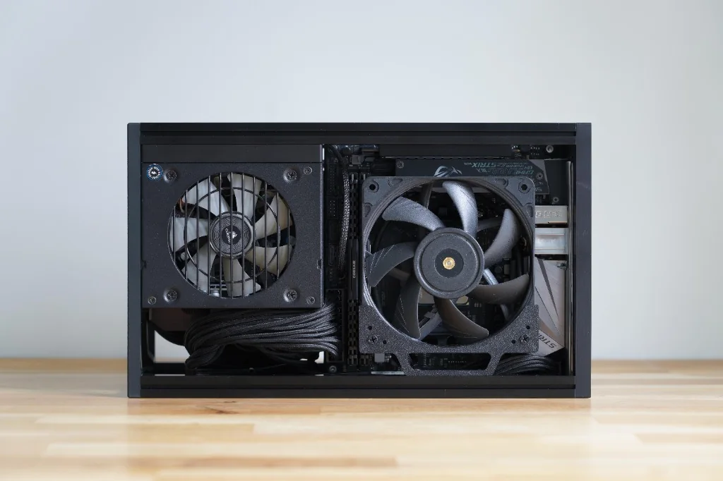 Compact SFF Showcase Mini-ITX Side-On Profile